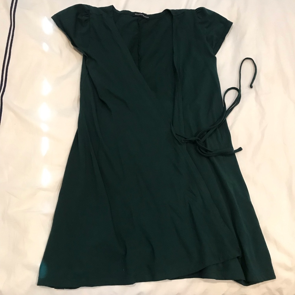 Brandy Melville Robbie wrap dress